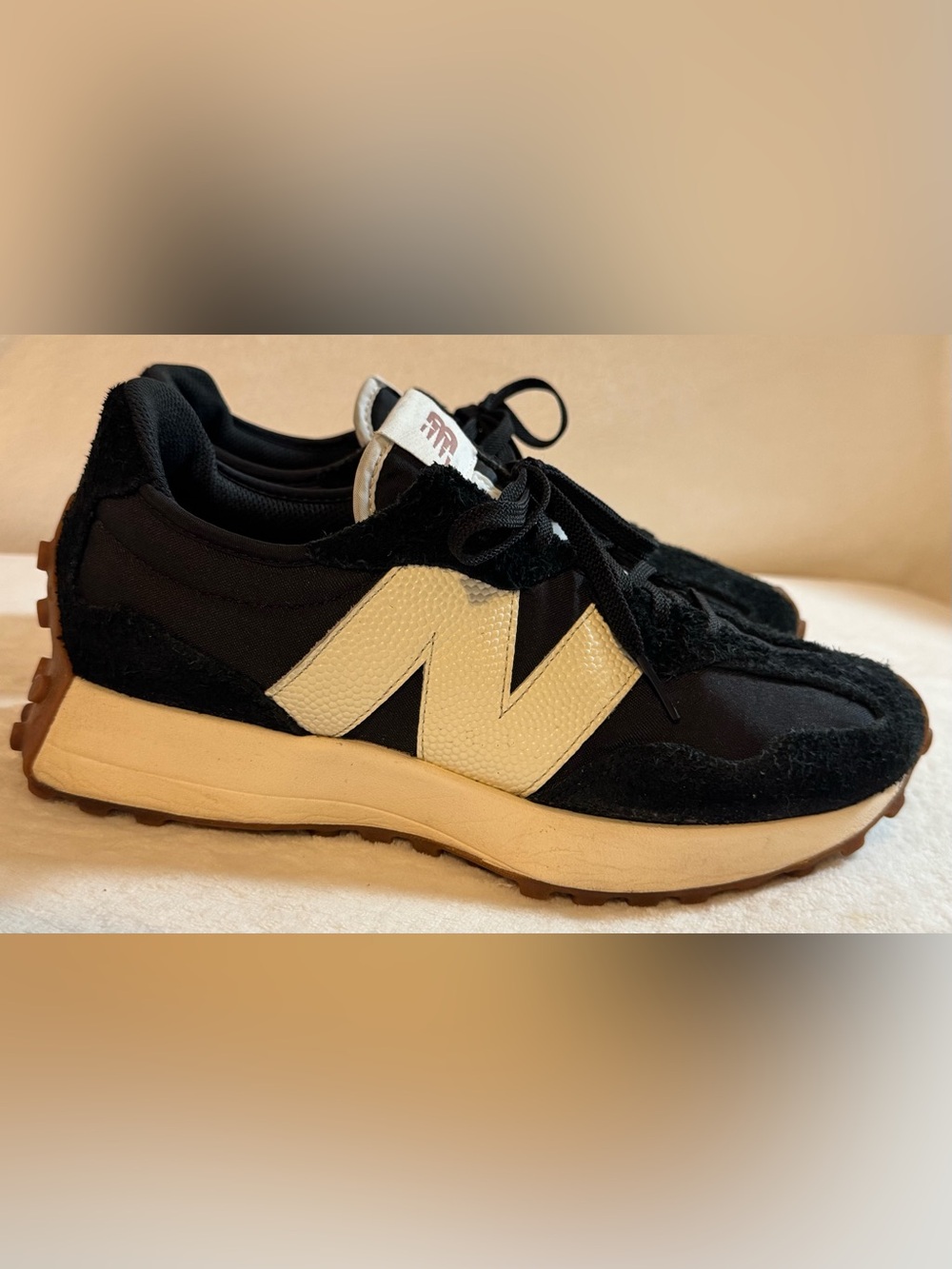 New Balance 327 - Black/White Sneakers Size 9.5 Women, 8 Men - Picture 3 of 11